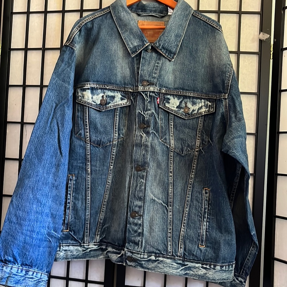 NWT Levi’s Distressed Truckers Jacket Size 4XL